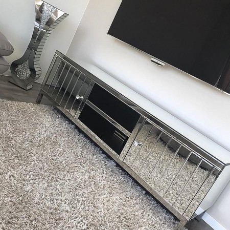 Savion TV-benk 160cm - Forhåndsbestilling