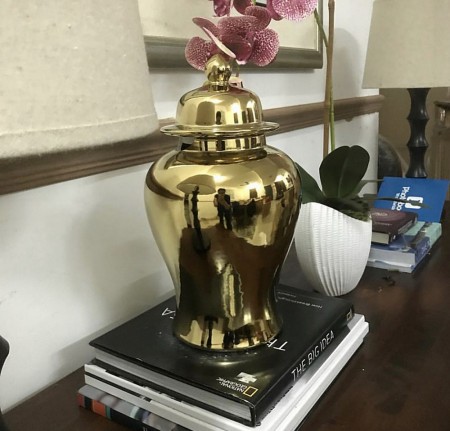 Dekorativ urne/vase i gullfinish H-36