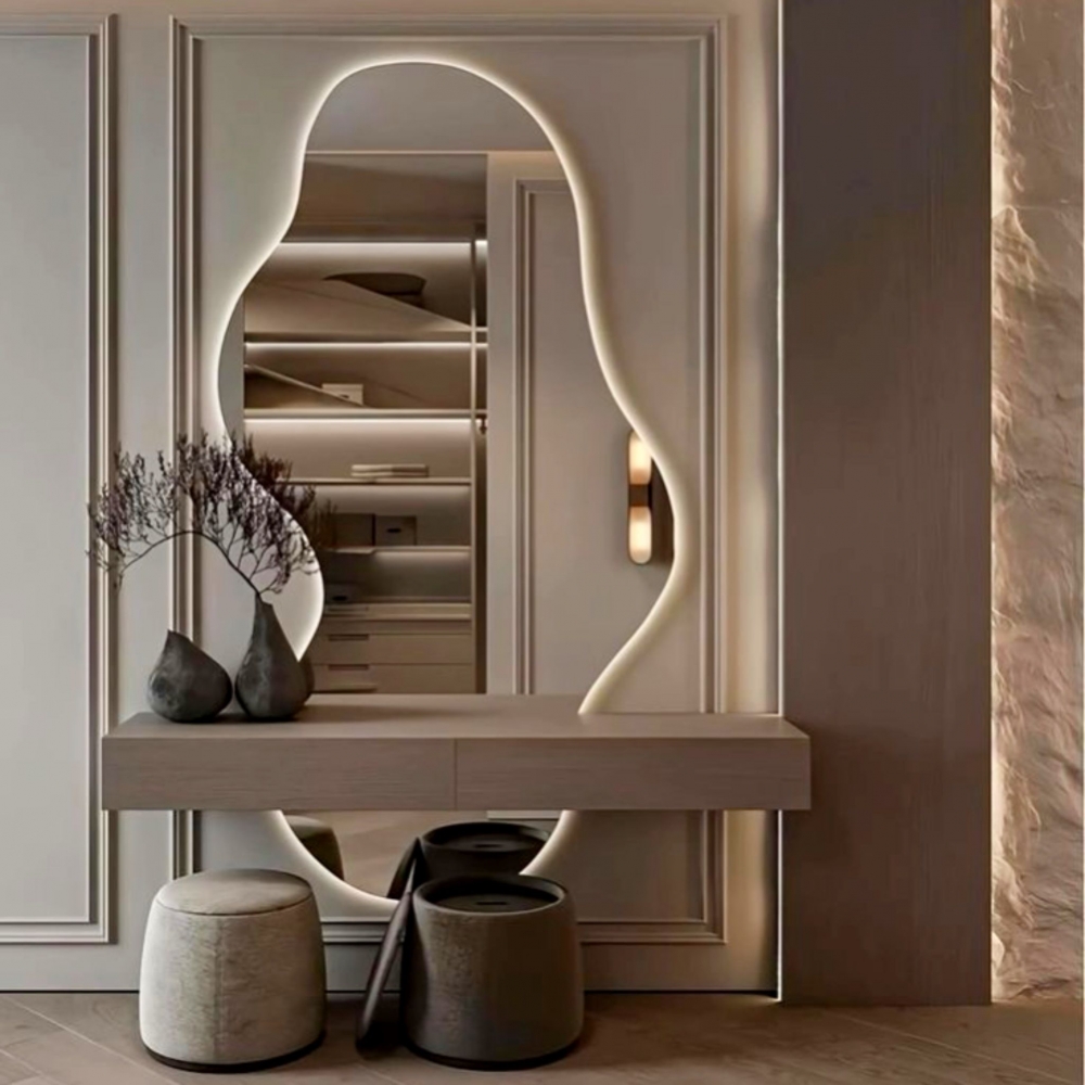 Velg mellom skuffer i brun, sort eller eik (beige).