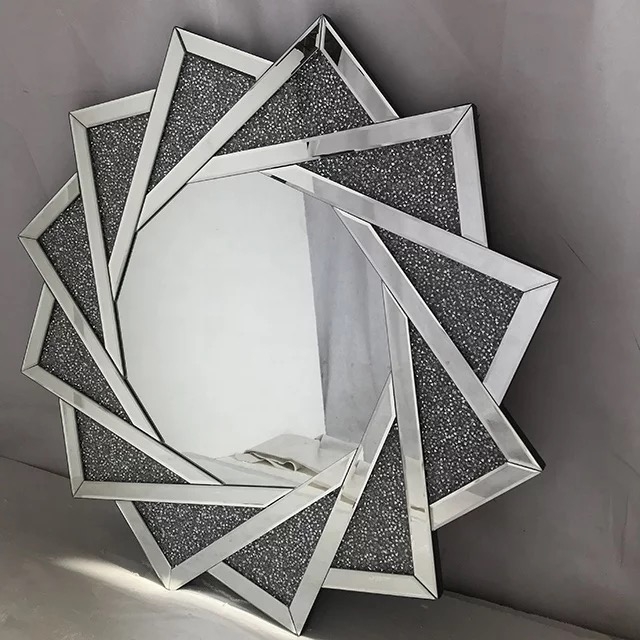 Helt fantastisk og unik speil med meget god kvalitet til en gunstig pris som passer til nesten alle rom i et hjem. Mål: 90x90